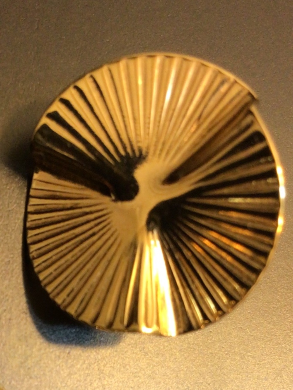 Vintage Trifari Gold Toned Wavy Circle Fan Clip On Earrings Retro Runway Style - Picture 2 of 10